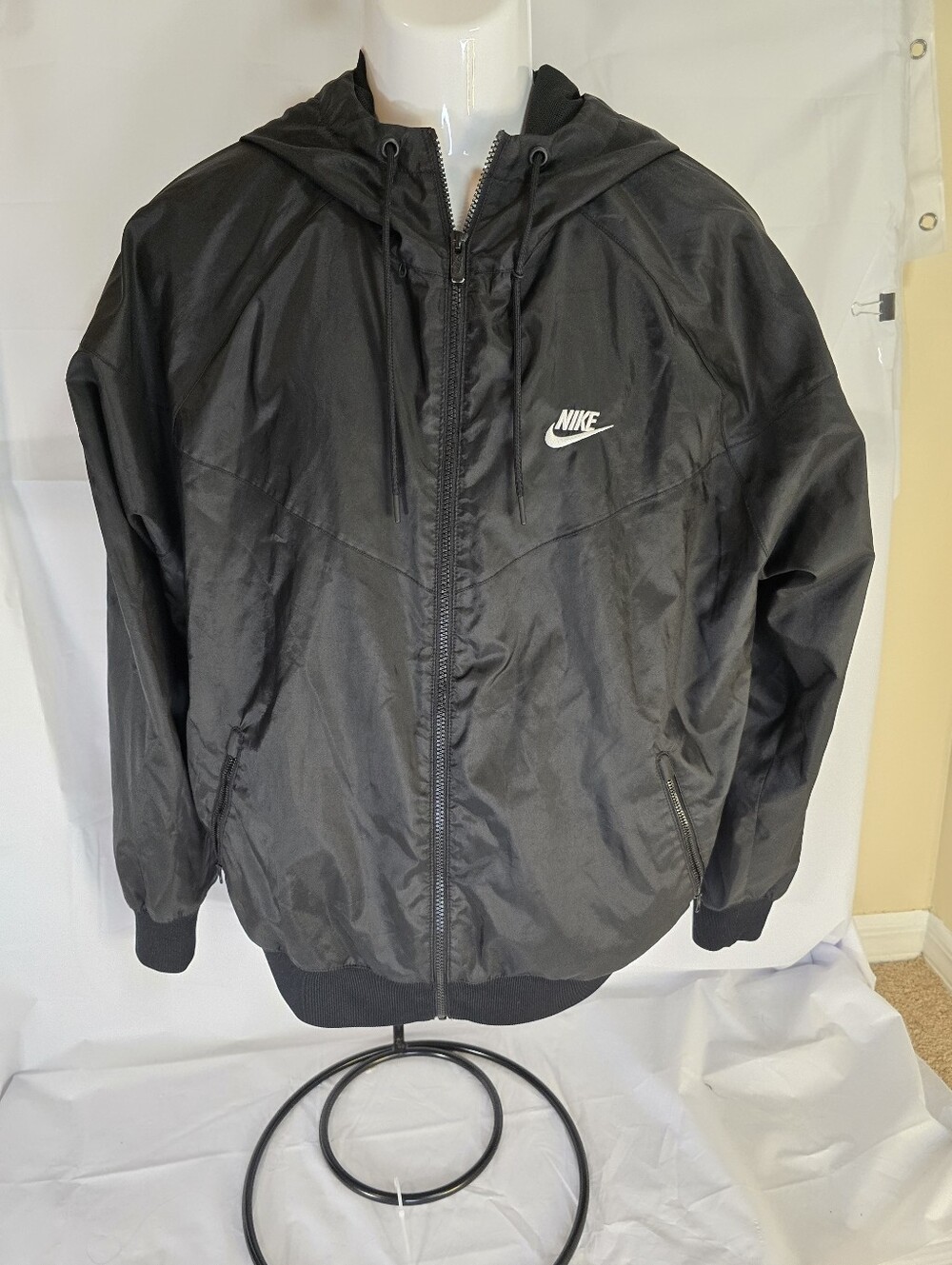 Nike Windrunner Men’s Hooded Jacket – Black, Size Large